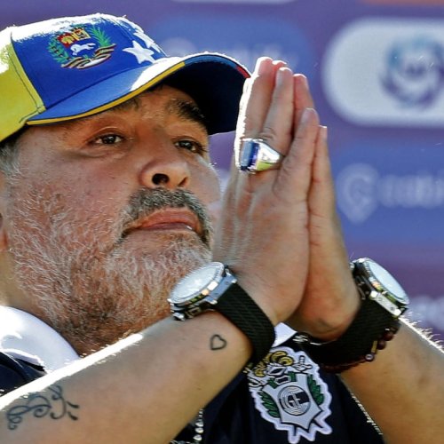 Nuevo juicio por la muerte de Maradona: afirman que agonizó durante 12 horas