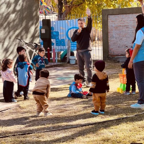 Alegría, juegos y aprendizaje: una mañana llena de sonrisas en Rayitos de Sol