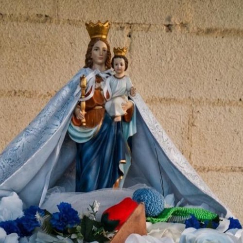 María Auxiliadora recorrió las calles de La Majadita en una emotiva procesión de fe