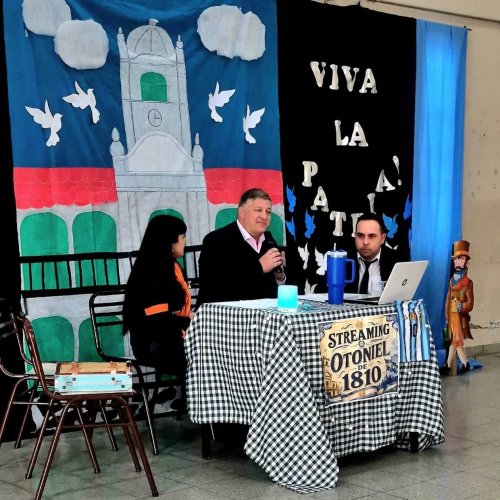 Rodolfo Jalife acompañó el acto patrio de la Escuela Otoniel Fernández