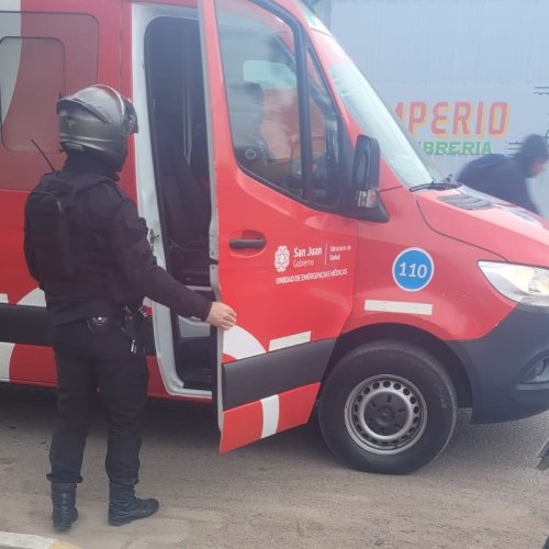 Con maniobras de RCP, un policía salvó la vida de un bebé de 1 año que se ahogaba