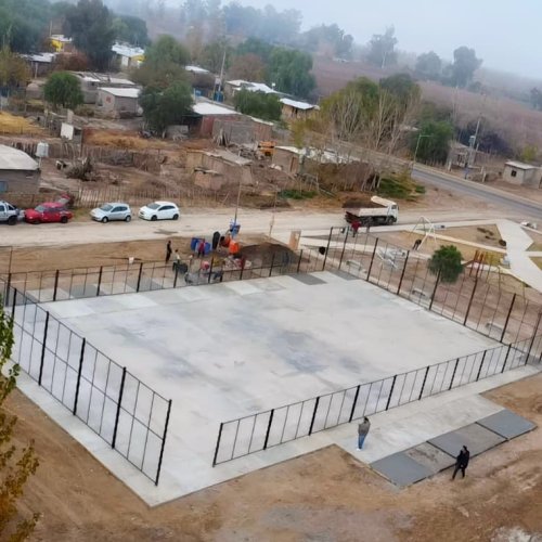Avance de obra: continúa la construcción del nuevo playón deportivo y la remodelación de la plaza de La Majadita