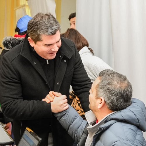 Orrego visitó San Juan Cerca en Pocito, que incorporó regularización dominial y prevención médica