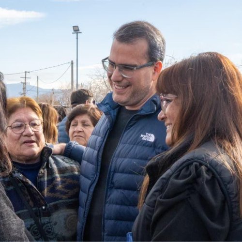 Rawson en comunidad llega a Villa 17 de agosto con una nueva jornada de servicios, asesoramiento y actividades para toda la familia