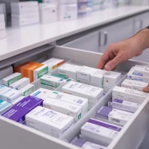 Los medicamentos solo deben adquirirse en farmacias habilitadas