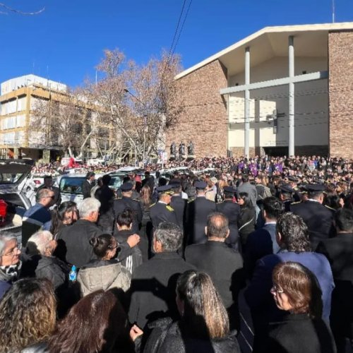 Emotivo y multitudinario último adiós a los héroes de la tragedia aérea de Valle Fértil