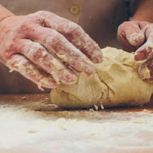 Hoy celebramos a quienes hacen el pan de cada día