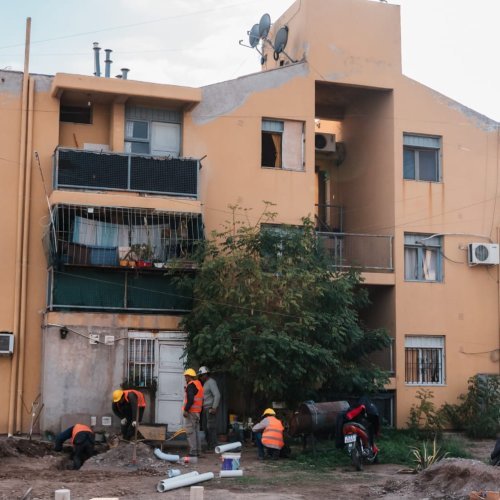 Con fondos municipales, Rawson avanza con la obra de cloacas del Barrio SUTIAGYF
