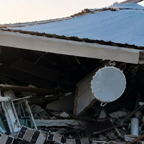 Un terremoto de 7,7 sacude Indonesia y dispara la alerta de tsunami