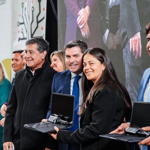 Por segundo año consecutivo el Gobierno de San Juan entregó computadoras a docentes de toda la provincia