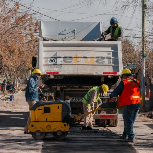 Con fondos municipales, Rawson pone en marcha un fuerte plan de pavimentación y recuperación de sus calles