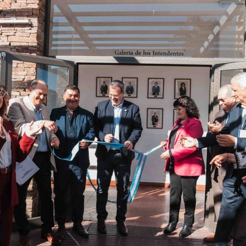 84 años de historia y democracia: Rawson inauguró la Galería de los Intendentes y homenajeó a quienes trabajaron por el departamento
