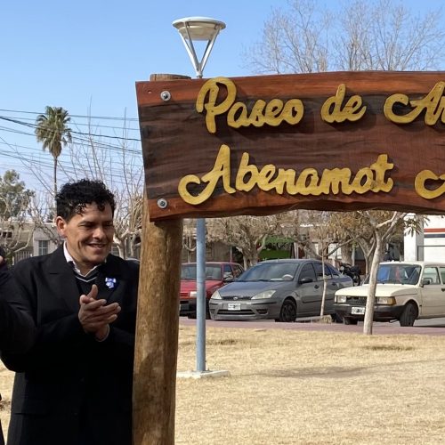 Las Casuarinas inauguró un paseo de artesanos en la plaza Narciso Laprida