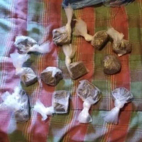 Allanamientos en tres villas de Rawson: droga, armas y dinero