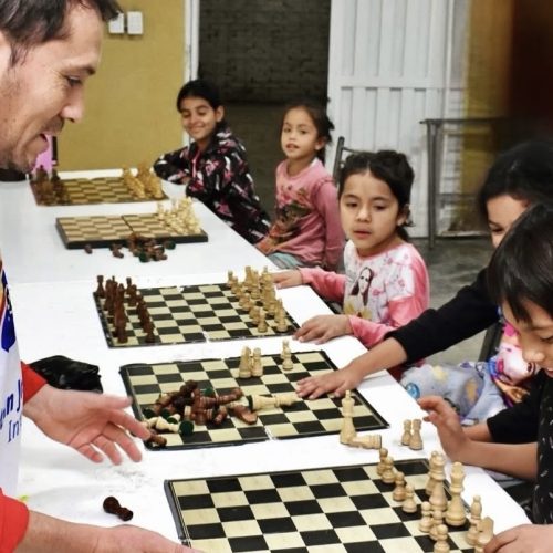 Santa Lucía impulsa talleres gratuitos de ajedrez para todas las edades