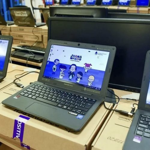 Avanza el plan de conectividad: alumnos recibirán sus computadoras en septiembre