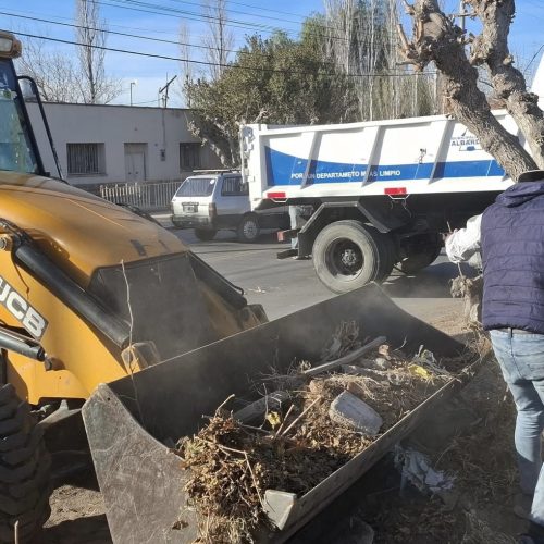 Avanzan los trabajos de limpieza en Albardón
