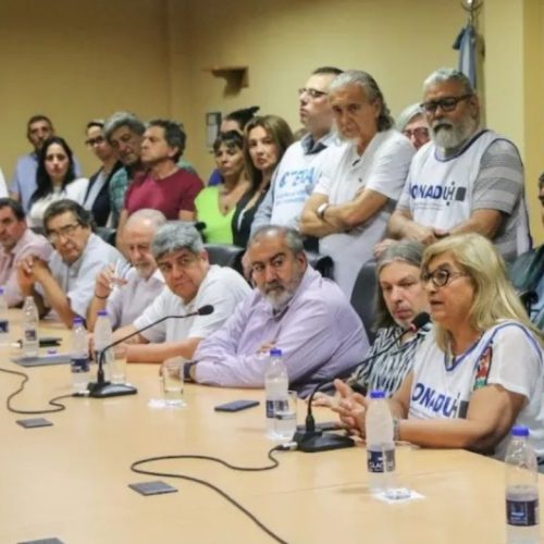 Los gremios docentes anunciaron para mañana un paro total en todas las universidades tras la ratificación del veto de Milei