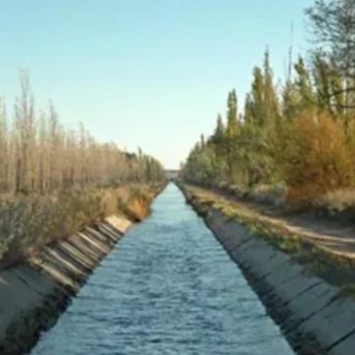 La policía logró rescatar a una nena de un canal
