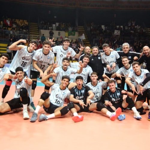 Con sanjuaninos en el equipo Argentina le ganó a Perú, y logró clasificar al Mundial de Vóley