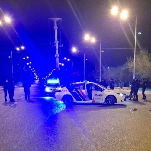 Falleció un joven al impactar contra un patrullero