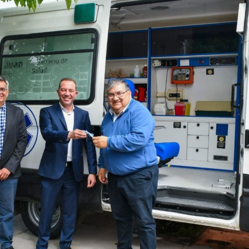 El ministro de Salud entregó una ambulancia a Ullum y recorrió las obras del Centro de Salud