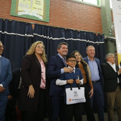 En Valle Fértil: Orrego inauguró obras clave para los vecinos y entregó computadoras a maestros y estudiantes