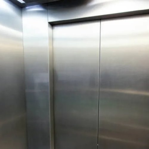 Un bebe de un año falleció tras caer por el hueco de un ascensor