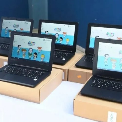 Entrega de netbooks para alumnos de 5°y 6° en 9 De Julio