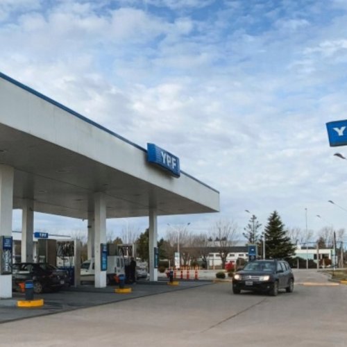 Baja el precio de la nafta en YPF