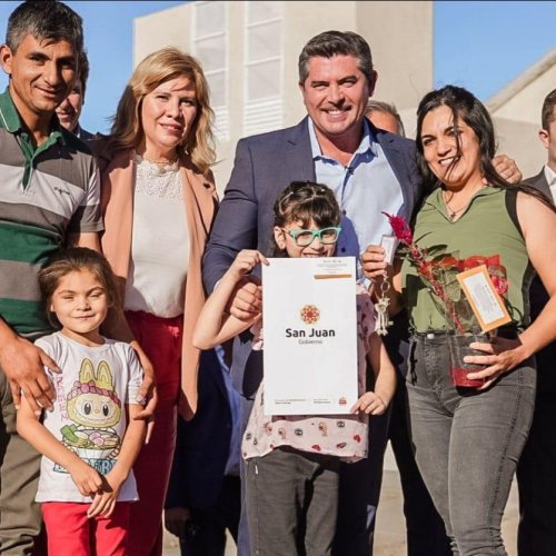En Jáchal, Orrego entregó 83 viviendas, anunció un pavimento clave y reafirmó el compromiso con la producción sanjuanina