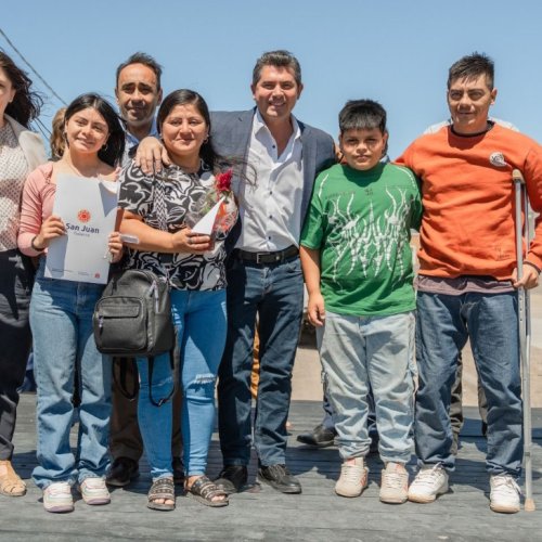 Orrego realizó una nueva entrega de viviendas, esta vez en Iglesia