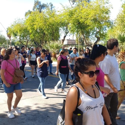 Docentes en las calles, pero el 75% decidió seguir en las aulas