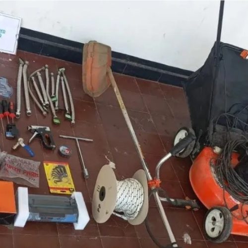 Dinero, celular, herramientas y vestimenta, el botín recuperado en dos allanamientos