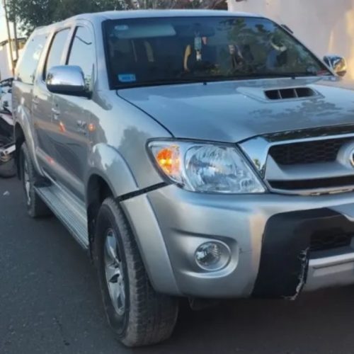 Dos hombres resultaron heridos tras ser impactados por una camioneta