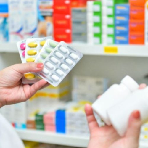 El Gobierno anuncia medidas para reducir los precios de medicamentos