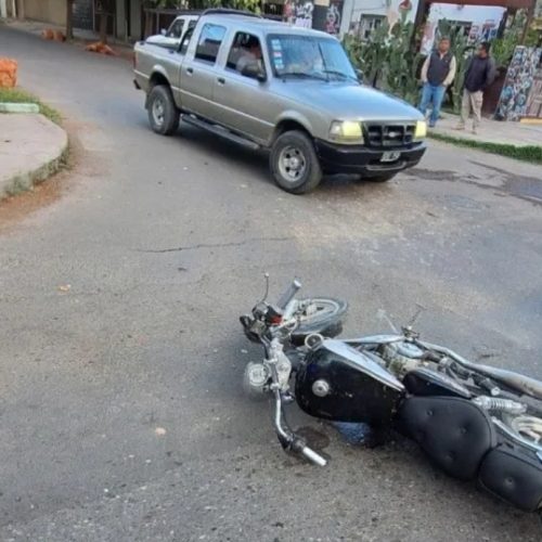 Sufrió la fractura de una pierna al ser embestido por una camioneta