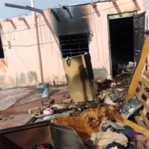 Dejó cargando un celular en su pieza y se desató un incendio