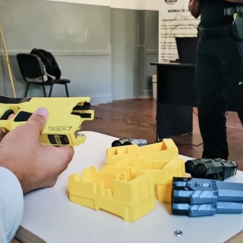 No descartan que se demore el uso de las pistolas Taser por la posible sanción de una ley
