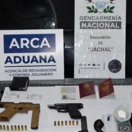 Intentaron cruzar por el Paso de Agua Negra y fueron interceptados por Gendarmería: llevaban armas y drogas