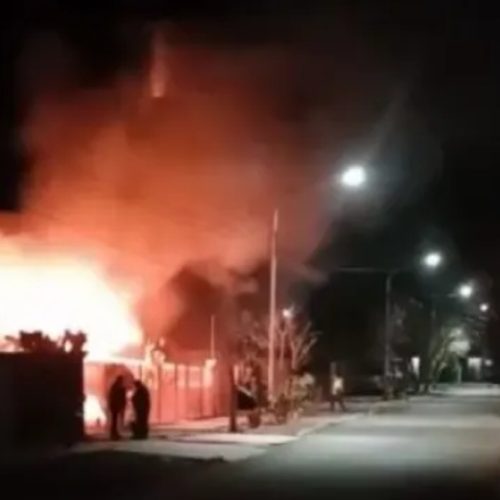 Un corto circuito causó un incendio en 2 viviendas de Calingasta