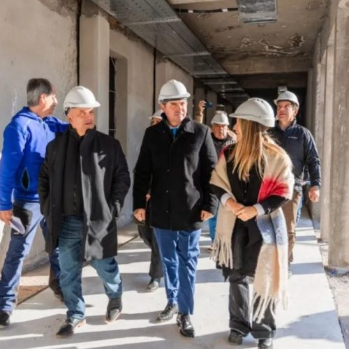 Orrego recorrió el nuevo Hospital de Calingasta que tiene un 49% de avance