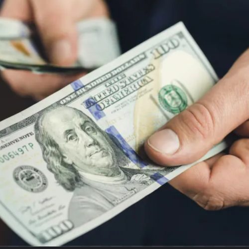 El dólar blue en San Juan subió y se negocia a $1240 para la venta