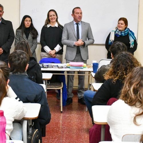 El Ministro de Salud, Amílcar Dobladez estuvo presente en el examen de ingreso a las residencias médicas y no médicas