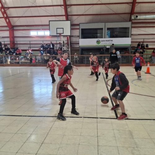 En San Martín: Básquet y sonrisas en el receso invernal