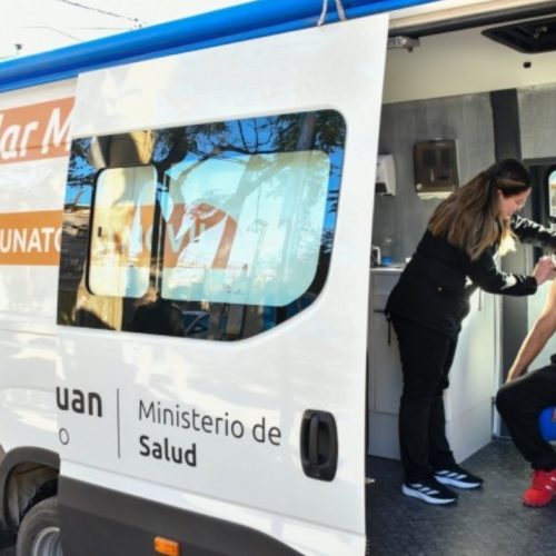 El Vacunatorio Móvil se encuentra en la Plaza Gertrudis Funes