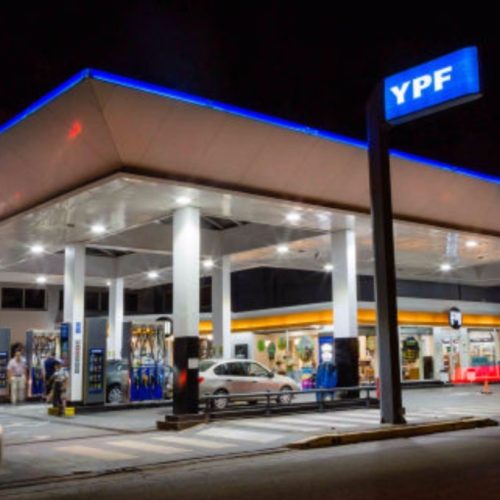 El descuento del 3% cargando combustible en horario nocturno ya está disponible en San Juan
