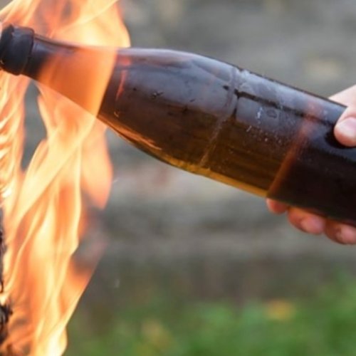 En Santa Lucía: atracaron e incendiaron una casilla policial con una bomba motolov