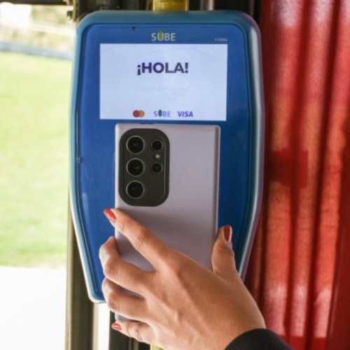 Detallan los pasos para acceder a reintegros al pagar el colectivo con el celular