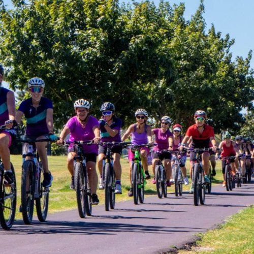 Gran bicicleteada por el Día de la Mujer en Albardon